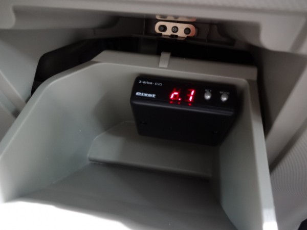 トヨタ　エスティマ　ハイブリッド　ピボット　スロットルコントローラー　3-drive · EVO　取り付け。サムネイル