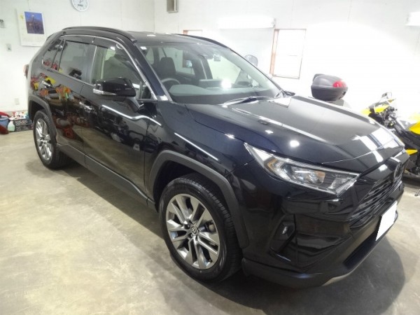 トヨタ  RAV4 厳選セラミックコーティング ｌｉｇｈｔ。サムネイル